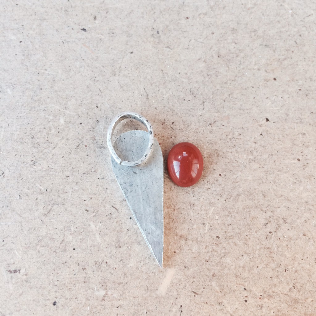 Con todos los elementos ya cortados con la forma elegida, pasamos a soldar y lijar