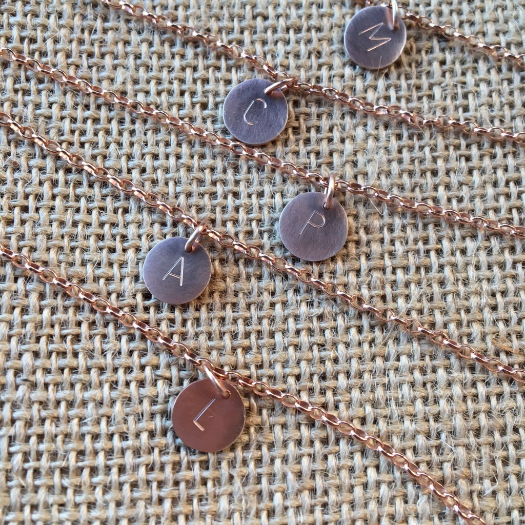 Resultado final de las pulseras bañadas en oro rosa