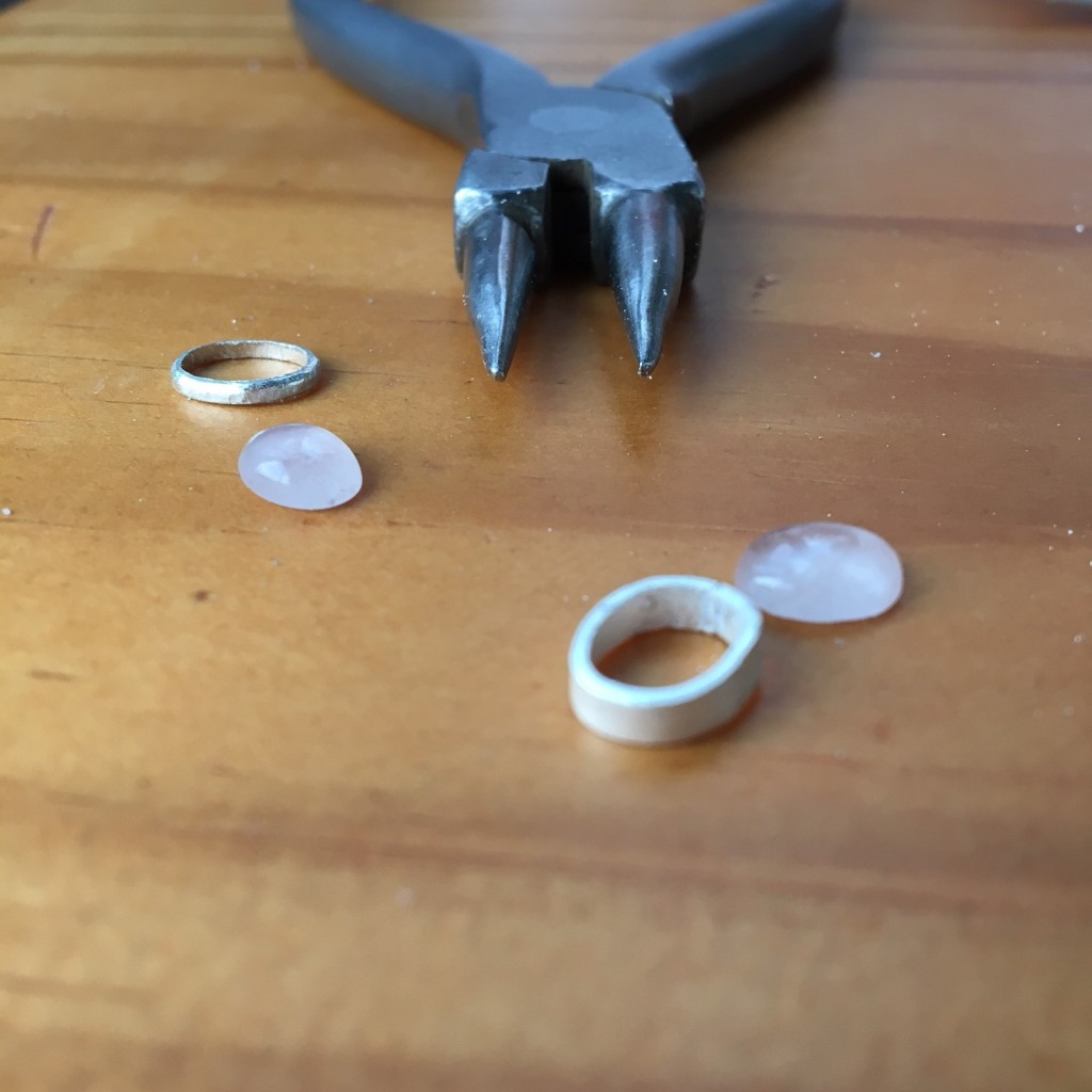 ¡A trabajar! Fabricando el recubrimiento de las piedras