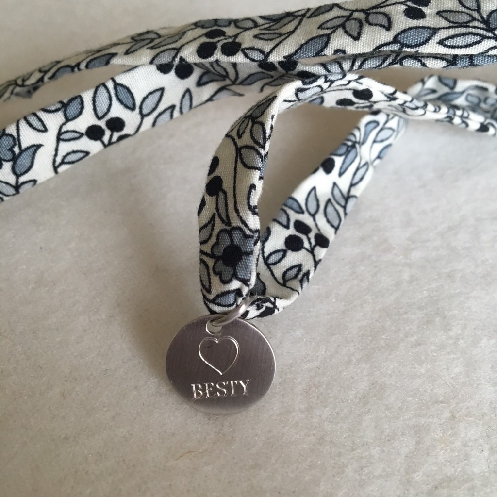 Otra palabra customizada :) con un estampado diferente