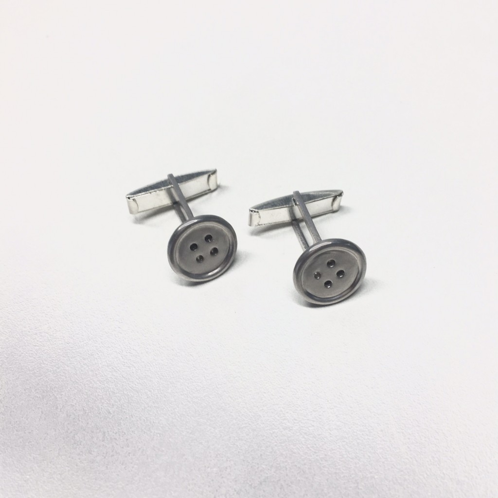 Gemelos de plata con forma de botón y acabado mate