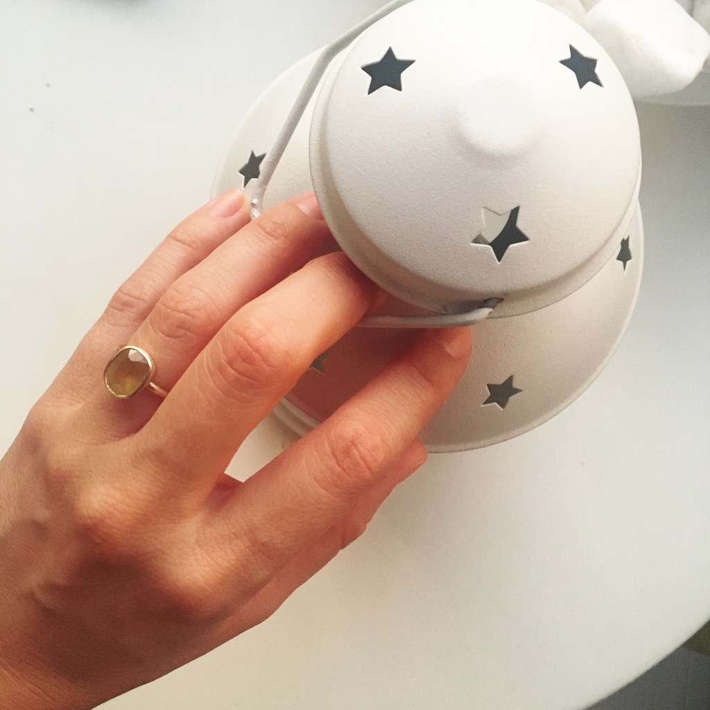 Así queda este anillo de oro y Zafiro Amarillo