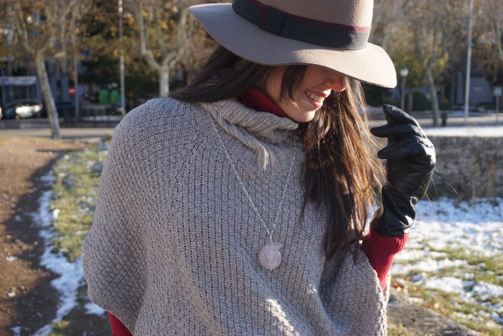 Colgante de Cuarzo Rosa en forma de fósil