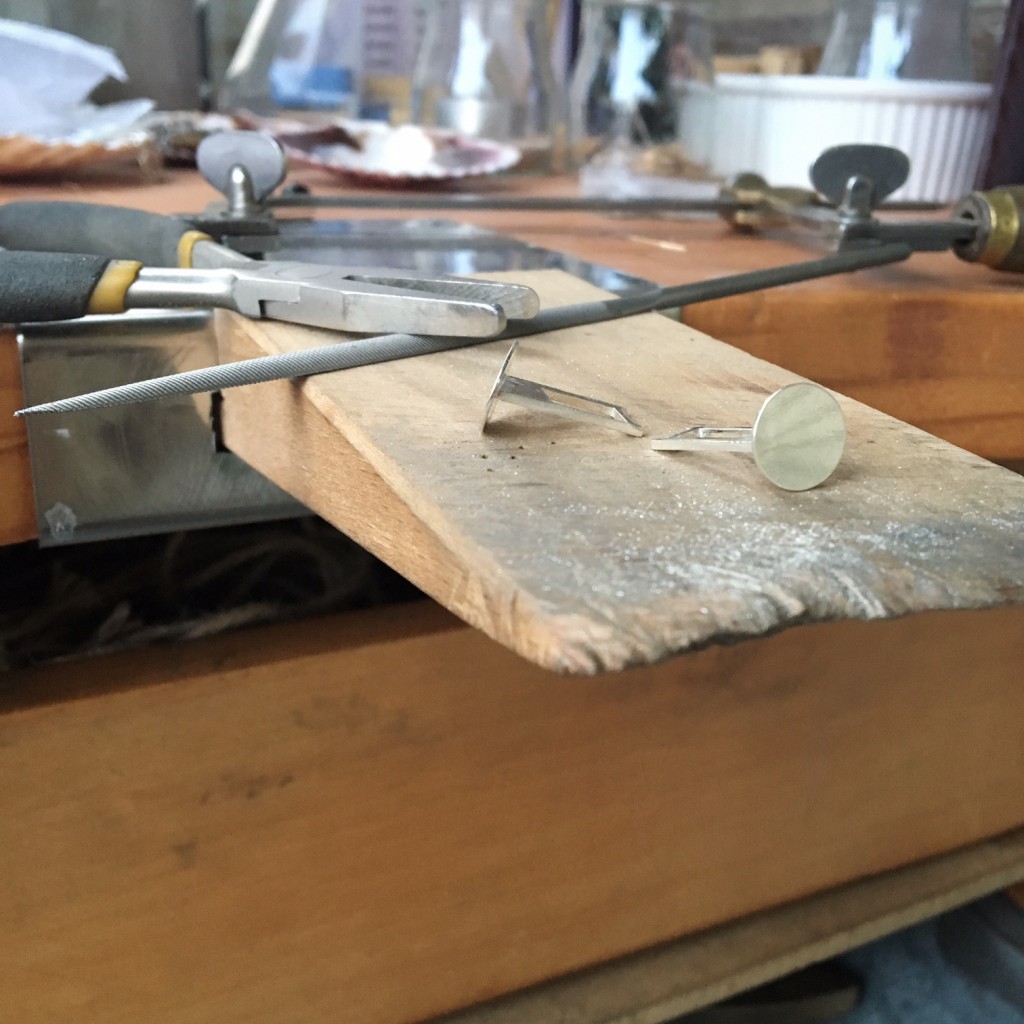 Gemelos de plata en proceso de fabricación