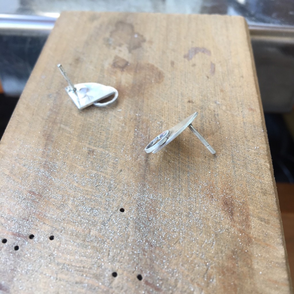 Soldado el palillo, ya sólo queda lijar y repasar bien toda la pieza