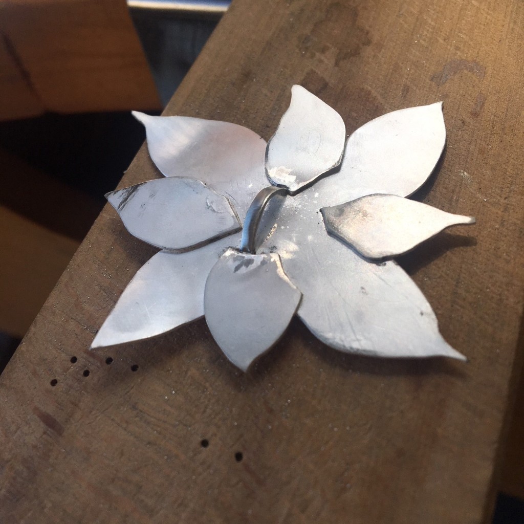 Por último soldamos el "cierre", antes de pasar a repasar la pieza